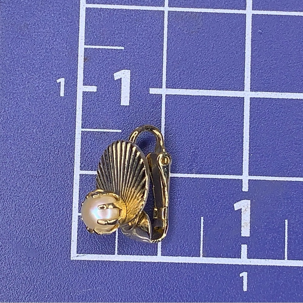 Vintage Coro Seashell Earrings Ivory Pearl Accent Yellow Gold Mermaid Gift - Picture 4 of 9